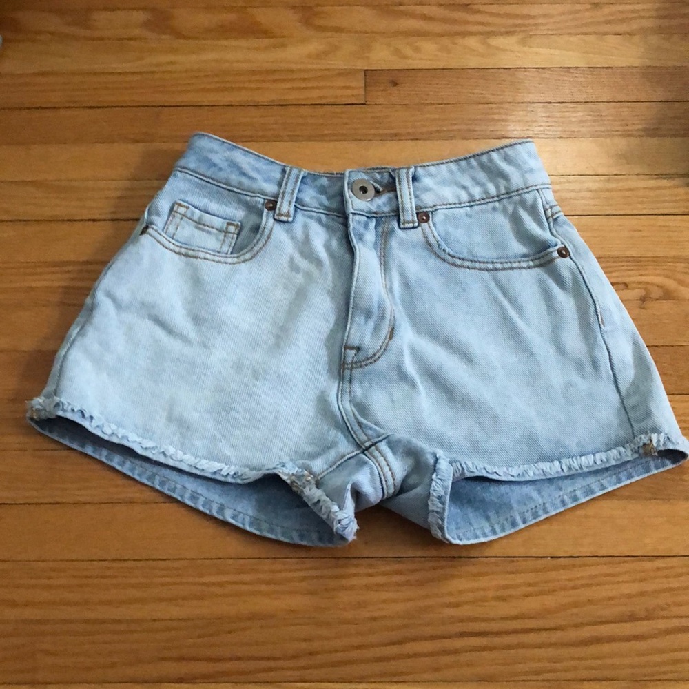 whitewashed mom jean shorts
